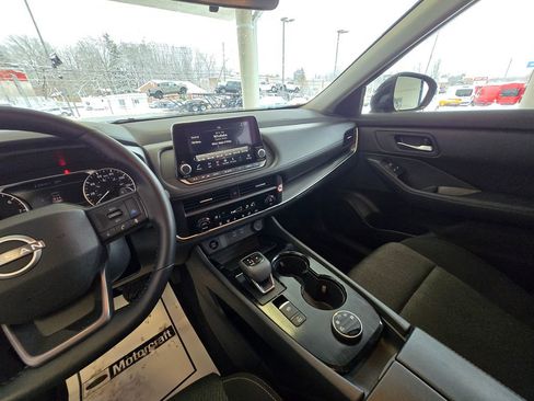 Used 2025 Nissan Rogue SV image 18