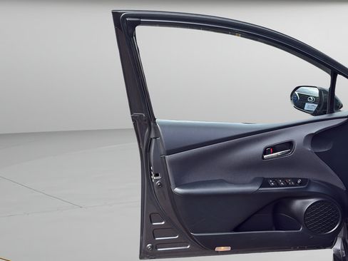 Used 2017 Toyota Prius Prime Advanced FWD image 10