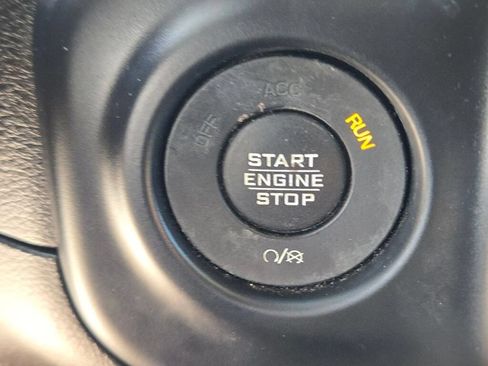 Used 2019 Jeep Wrangler Unlimited Sahara w/ Safety Group AWD/4WD image 26