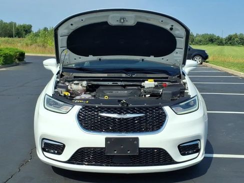 Used 2022 Chrysler Pacifica Touring-L FWD image 33