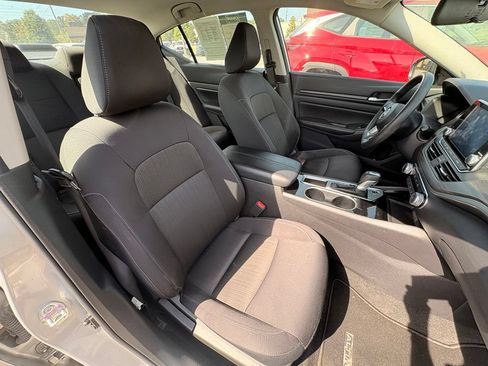 Used 2024 Nissan Altima 2.5 SV FWD image 29