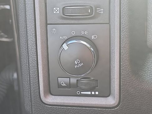 Used 2016 RAM 1500 Express AWD/4WD image 17