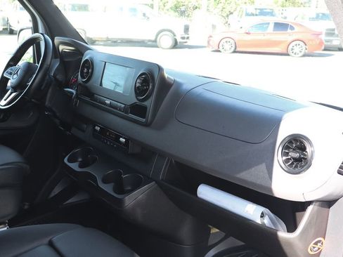 Used 2022 Mercedes-Benz Sprinter 2500 image 36