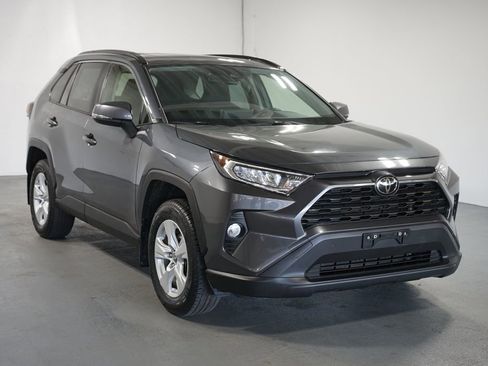 Used 2020 Toyota RAV4 XLE image 3