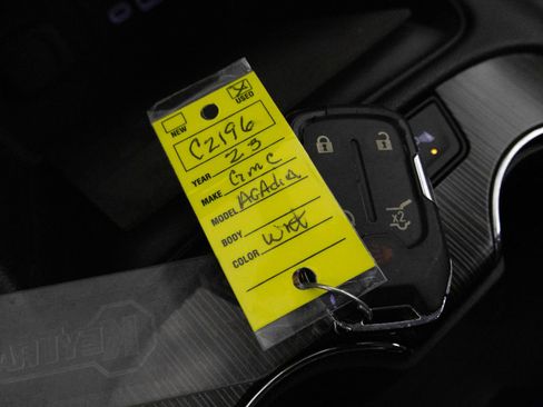 Certified 2023 GMC Acadia SLT image 27