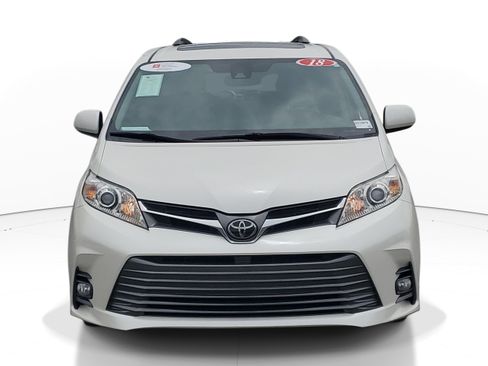 Certified 2018 Toyota Sienna XLE Premium FWD image 2