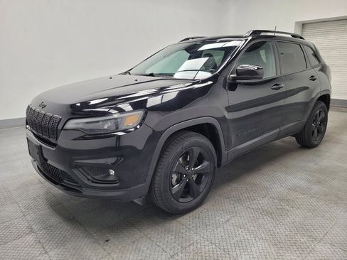 Used 2019 Jeep Cherokee Latitude Plus AWD/4WD image 2