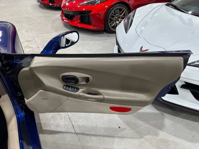 Used 2004 Chevrolet Corvette Convertible w/ Preferred Equipment Group RWD image 13