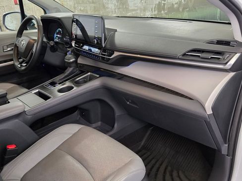 Used 2023 Toyota Sienna Limited AWD/4WD image 26