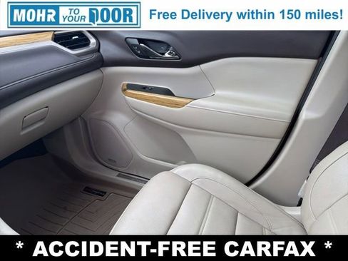 Used 2017 GMC Acadia Denali w/ Technology Package FWD image 26