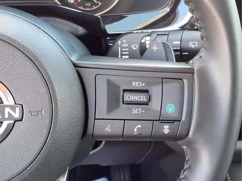 Used 2025 Nissan Pathfinder SV FWD image 18