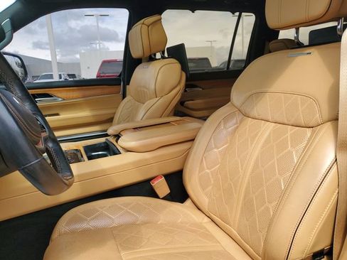 Used 2022 Jeep Grand Wagoneer Series III w/ Rear Seat Video Group 1 AWD/4WD image 5