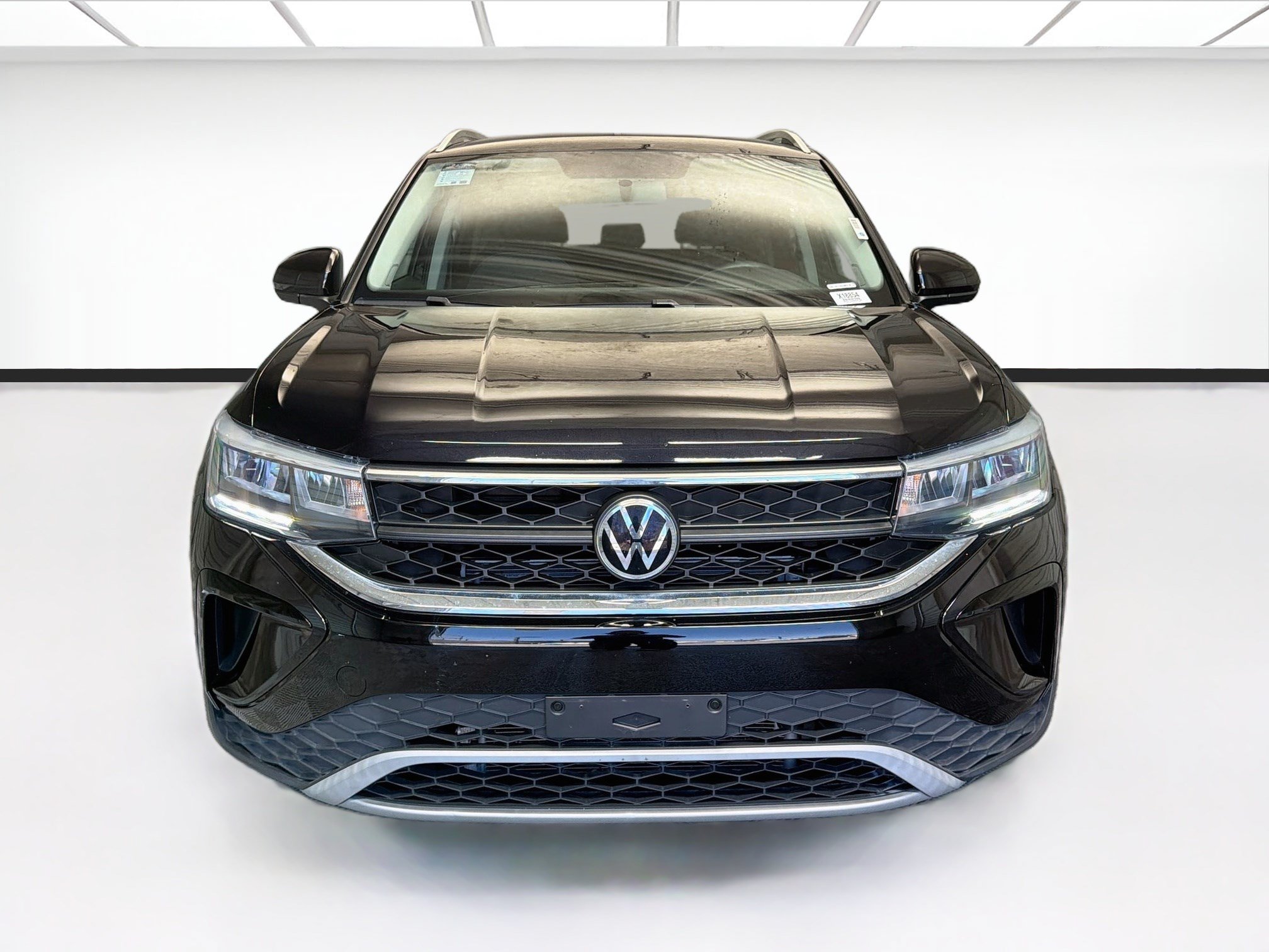 Used 2022 Volkswagen Taos SE FWD image 2