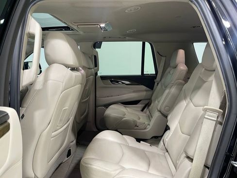 Used 2019 Cadillac Escalade Luxury image 32