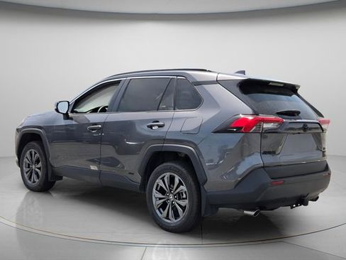 Used 2022 Toyota RAV4 XLE Premium AWD/4WD image 4