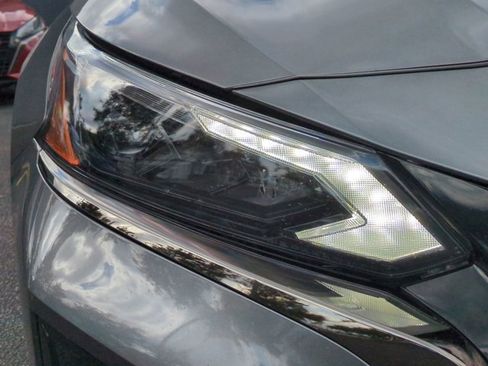 Used 2024 Nissan Altima 2.5 SR w/ SR Premium Package image 11