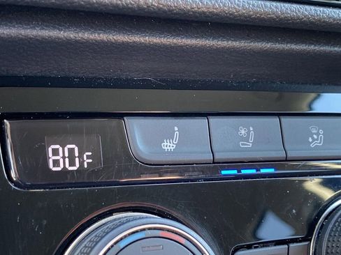 Certified 2022 Volkswagen Taos SEL image 7