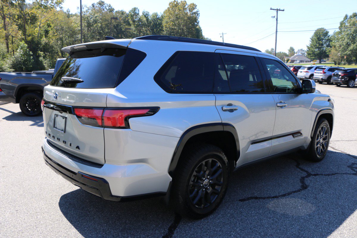 Used 2023 Toyota Sequoia Platinum AWD/4WD image 8