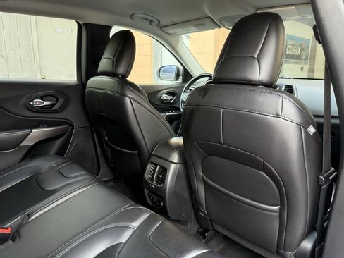 Used 2019 Jeep Cherokee Latitude Plus w/ Comfort/Convenience Group image 20