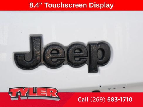 Used 2018 Jeep Grand Cherokee Altitude AWD/4WD image 13