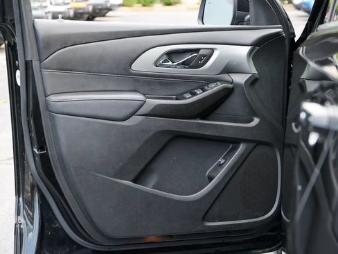 Used 2023 Chevrolet Traverse LT FWD image 4