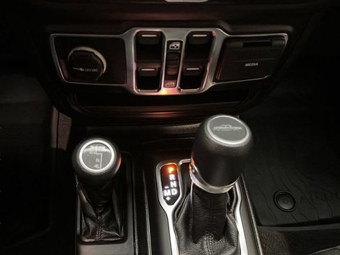 Used 2021 Jeep Gladiator Sport AWD/4WD image 28