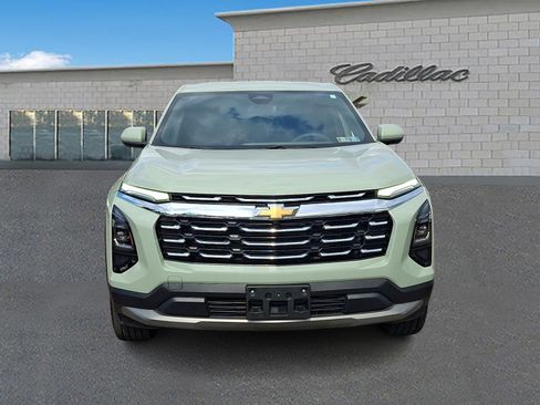 Used 2025 Chevrolet Equinox LT AWD/4WD image 2