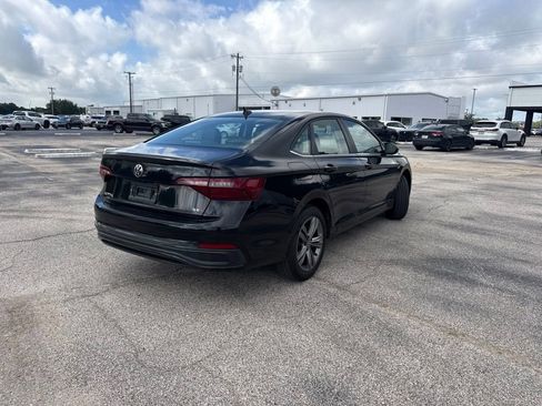 Used 2024 Volkswagen Jetta SE FWD image 3