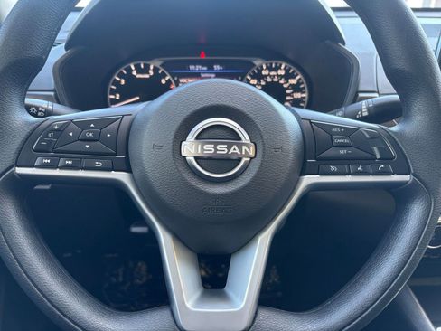 Used 2025 Nissan Altima 2.5 SV FWD image 27