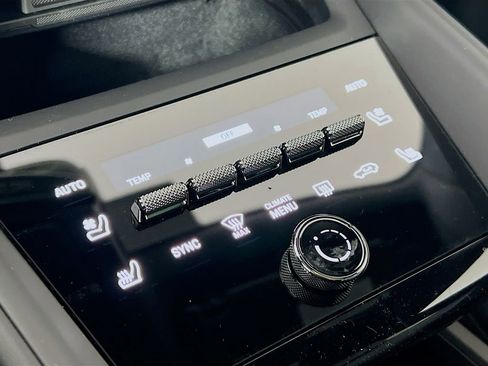 New 2026 Porsche Macan 4 Electric AWD/4WD image 18