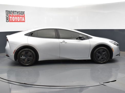 Used 2025 Toyota Prius LE image 5