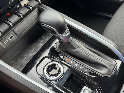 Used 2024 Chevrolet Colorado LT image 19