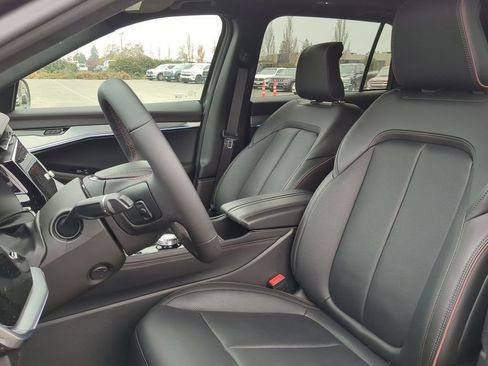 Used 2025 Jeep Wagoneer S Launch Edition image 6