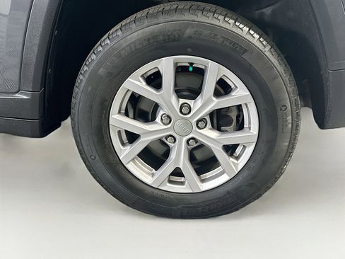 Used 2022 Jeep Grand Cherokee L Limited RWD image 11