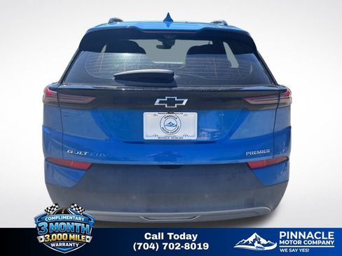 Used 2022 Chevrolet Bolt EUV Premier w/ Launch Edition FWD image 5