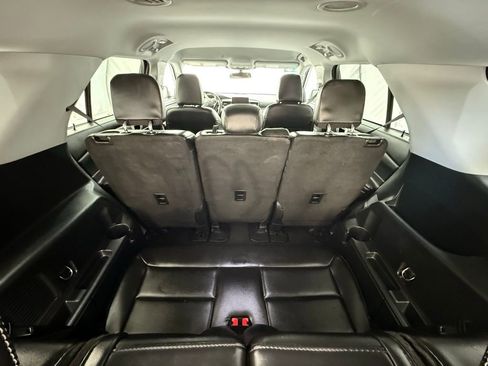 Used 2023 Ford Explorer XLT w/ Equipment Group 202A image 7