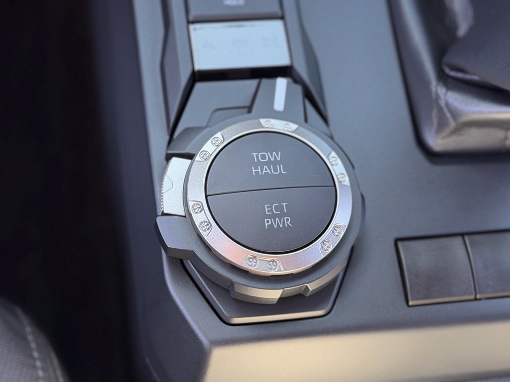 Used 2025 Toyota Tacoma SR5 AWD/4WD image 18