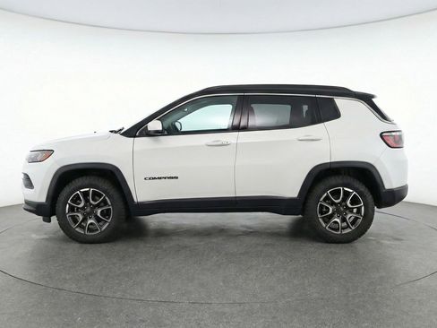 Used 2025 Jeep Compass Trailhawk AWD/4WD image 4