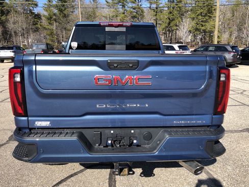 Used 2025 GMC Sierra 2500 Denali w/ Technology Package AWD/4WD image 4