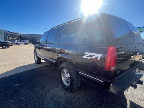 Used 1999 Chevrolet Suburban 4WD w/ Preferred Equipment Group 3 image 2