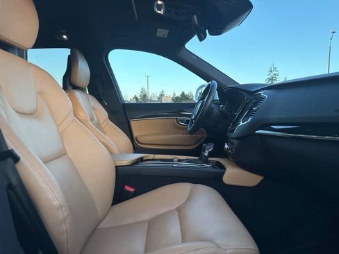 Used 2018 Volvo XC90 T6 Momentum w/ Convenience Package image 18