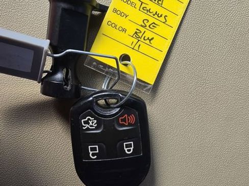 Used 2018 Ford Taurus SE FWD image 24