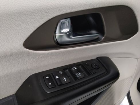 Used 2020 Chrysler Voyager LX w/ Cold Weather Group image 27