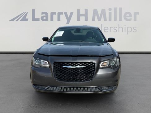 Used 2018 Chrysler 300 Touring w/ Sport Appearance Package image 8