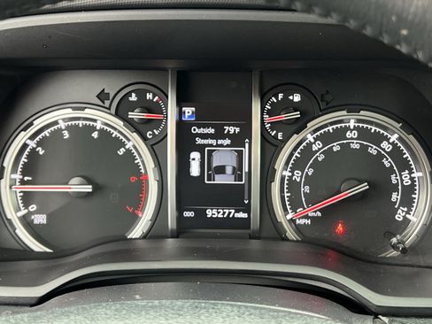 Used 2020 Toyota 4Runner Venture w/ Moonroof Package AWD/4WD image 17