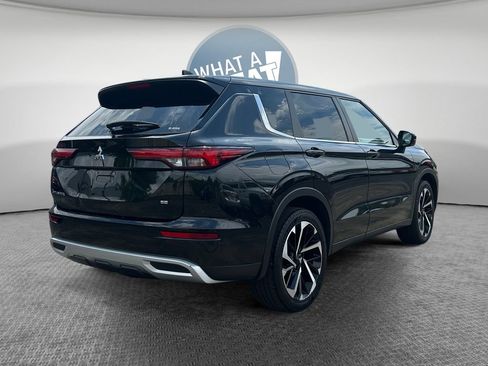Used 2023 Mitsubishi Outlander SE AWD/4WD image 3