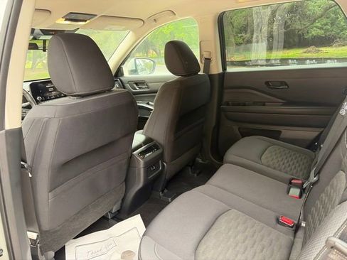 Used 2024 Nissan Pathfinder SV AWD/4WD image 9