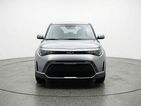 Used 2025 Kia Soul LX w/ LX Technology Package image 2