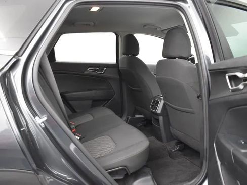 Used 2025 Kia Sportage LX image 18