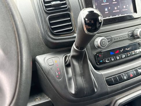 Used 2025 RAM ProMaster 2500 w/ Convenience Group FWD image 16